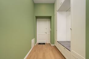 Green Apartment Piotrkowska by Renters