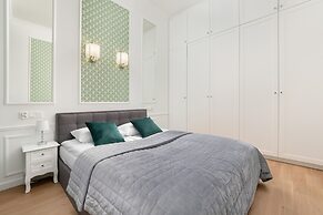 Green Apartment Piotrkowska by Renters