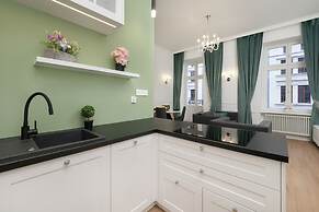 Green Apartment Piotrkowska by Renters