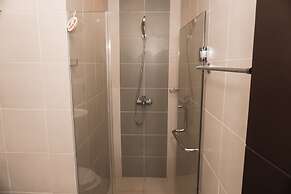 Comfy Studio UnitL OneMadison35