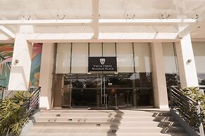 Comfy Studio UnitL OneMadison35