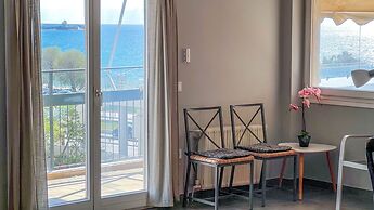 Alimos Sea View Family Apartment
