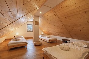 Natural Chalet Velbana Iza