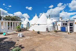 Trulli Degli Ulivi With Pool