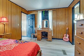 Cozy New Braunfels Retreat w/ Lake Dunlap Access