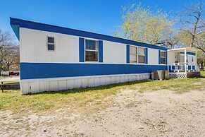 Cozy New Braunfels Retreat w/ Lake Dunlap Access