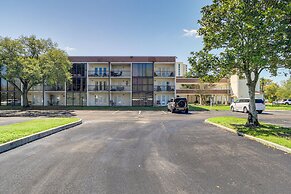 Biloxi Condo w/ Pool Access - Steps to Beach!