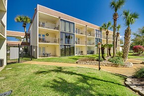 Biloxi Condo w/ Pool Access - Steps to Beach!