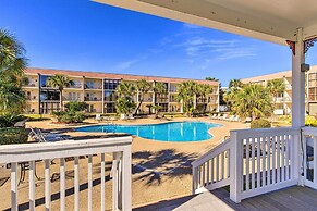 Biloxi Condo w/ Pool Access - Steps to Beach!