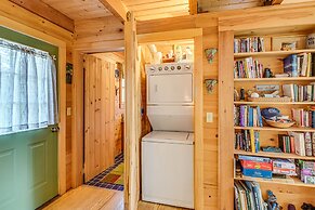 Lamoine Cabin w/ Deck ~ 16 Mi to Acadia Natl Park