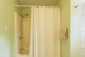 'duck and Bug's Cabin' on Boone Lake w/ Boat Dock!