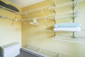 'duck and Bug's Cabin' on Boone Lake w/ Boat Dock!