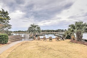 Coastal Beaufort Abode - Pool Access, Near Beaches