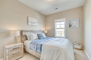 Coastal Beaufort Abode - Pool Access, Near Beaches