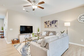 Coastal Beaufort Abode - Pool Access, Near Beaches