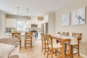 Coastal Beaufort Abode - Pool Access, Near Beaches