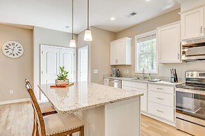 Coastal Beaufort Abode - Pool Access, Near Beaches