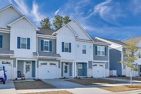 Coastal Beaufort Abode - Pool Access, Near Beaches