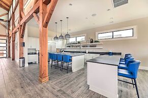 Coastal Beaufort Abode - Pool Access, Near Beaches