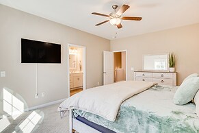 Coastal Beaufort Abode - Pool Access, Near Beaches