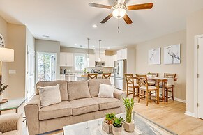 Coastal Beaufort Abode - Pool Access, Near Beaches