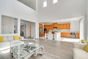 4 Mi to Dtwn Merced: Spacious Home w/ Yard!