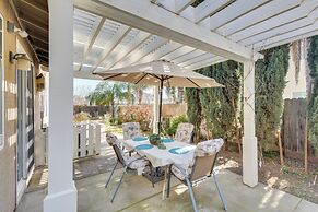 4 Mi to Dtwn Merced: Spacious Home w/ Yard!