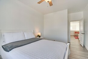 4 Mi to Dtwn Merced: Spacious Home w/ Yard!