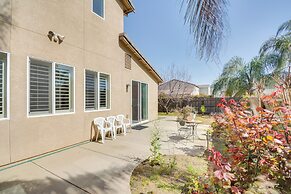 4 Mi to Dtwn Merced: Spacious Home w/ Yard!