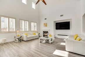 4 Mi to Dtwn Merced: Spacious Home w/ Yard!