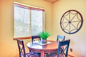 Lovely Dundee Home w/ Private Yard & Fire Pit!