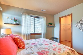 Lovely Dundee Home w/ Private Yard & Fire Pit!