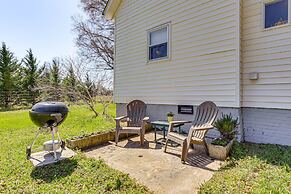 'the Farmhouse' in Fort Lawn w/ Fire Pit & Deck!