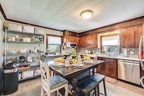 'the Farmhouse' in Fort Lawn w/ Fire Pit & Deck!