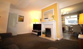 3 Bed House - Sleeps 6 - Fully Refurbished