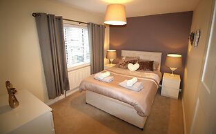 3 Bed House - Sleeps 6 - Fully Refurbished