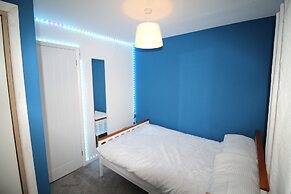 3 Bed House - Sleeps 6 - Fully Refurbished
