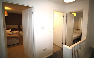 3 Bed House - Sleeps 6 - Fully Refurbished
