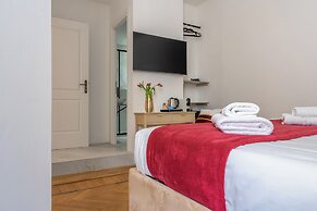 Decimo Meridio- At Spanish Steps-