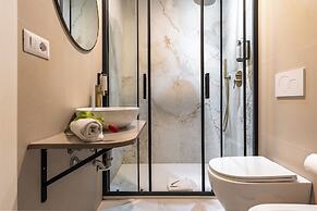 Decimo Meridio- At Spanish Steps-