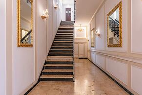 Decimo Meridio- At Spanish Steps-