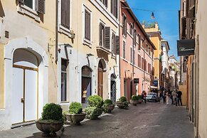 Decimo Meridio- At Spanish Steps-