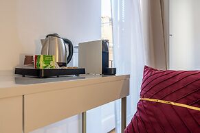 Decimo Meridio- At Spanish Steps-