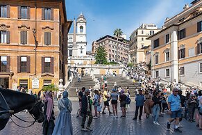 Decimo Meridio- At Spanish Steps-