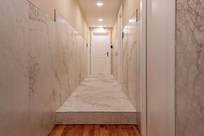 Decimo Meridio- At Spanish Steps-