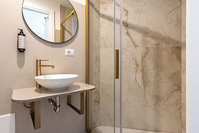 Decimo Meridio- At Spanish Steps-