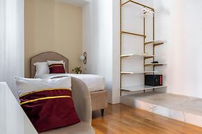 Decimo Meridio- At Spanish Steps-