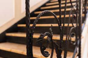 Decimo Meridio- At Spanish Steps-