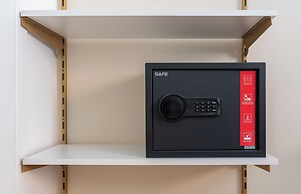 Decimo Meridio- At Spanish Steps-