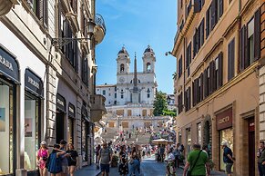 Decimo Meridio- At Spanish Steps-